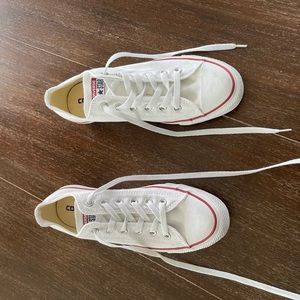 Converse size 9 Classic Low Top